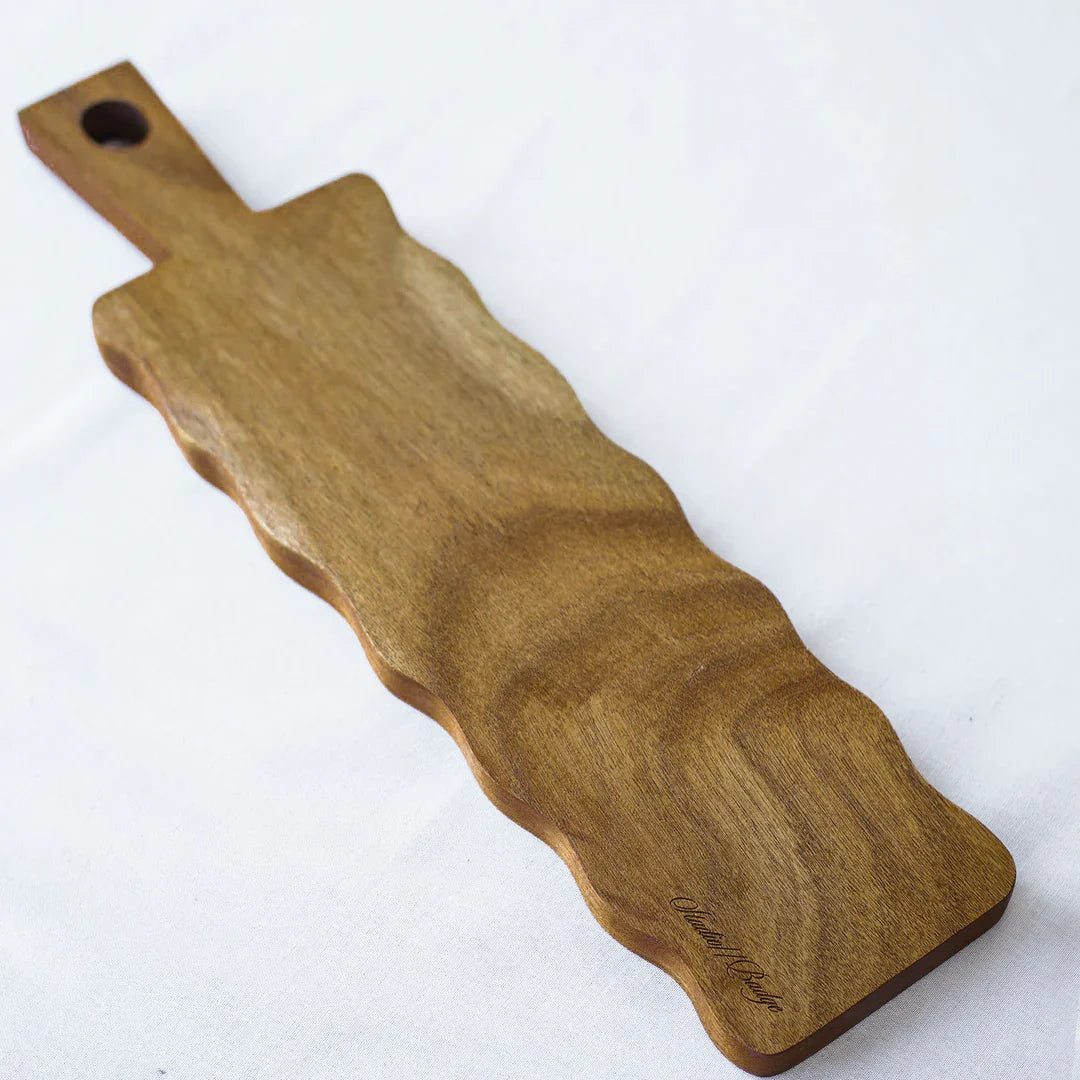 STUDIO BADGE Wavy Walnut Board